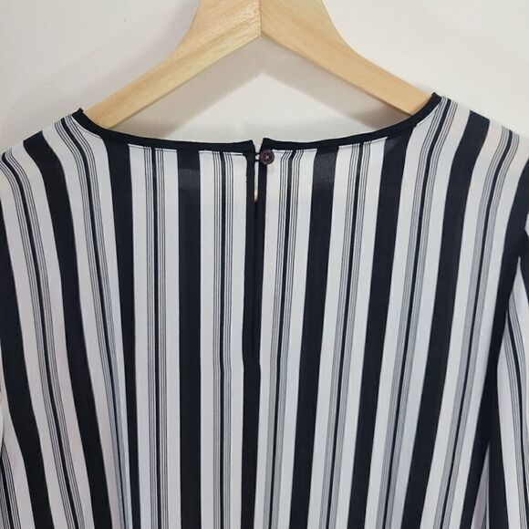 LOFTāFlaredāBellāSleevesĀ Blouseāināblackāandāwhiteāstripes. - Picture 4 of 7